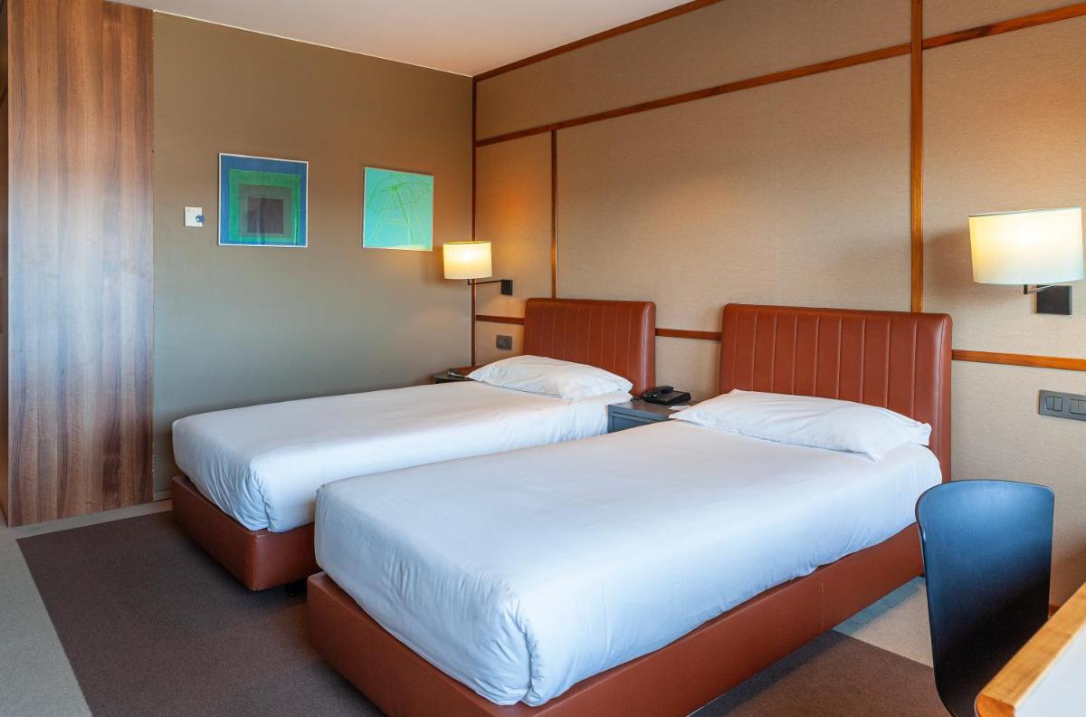 Uma cama ou camas num quarto em Hotel de Guimaraes Business & SPA