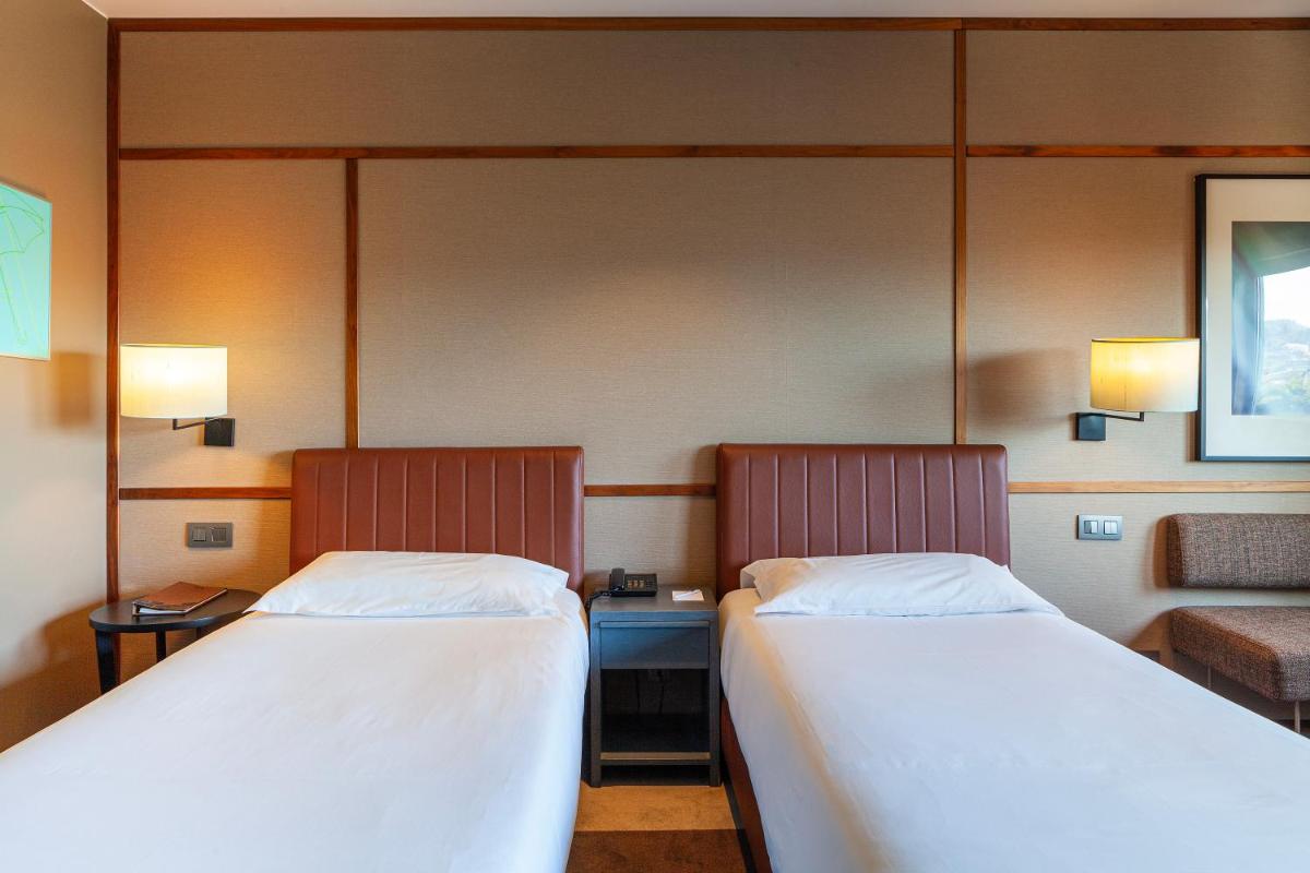 Uma cama ou camas num quarto em Hotel de Guimaraes Business & SPA