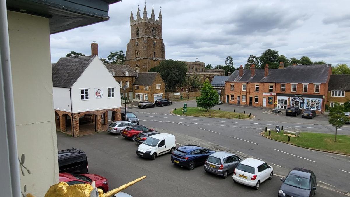 Unicorn Inn - Housity