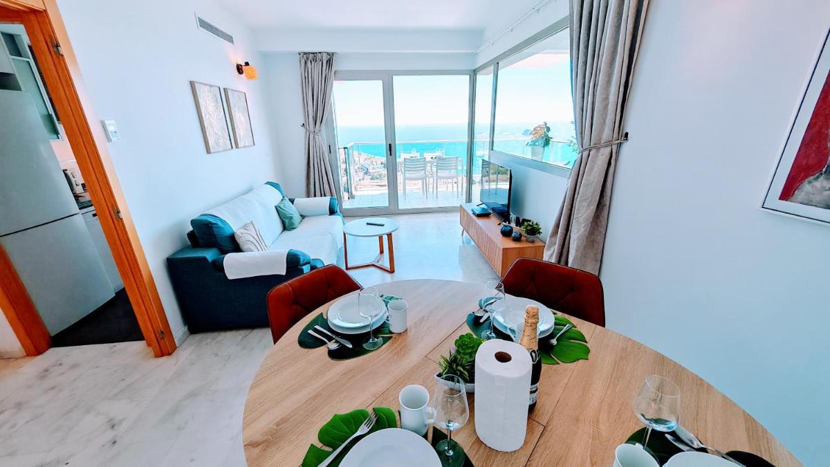 Sky High apartment on the 38th floor - Sea views - Hizvo
