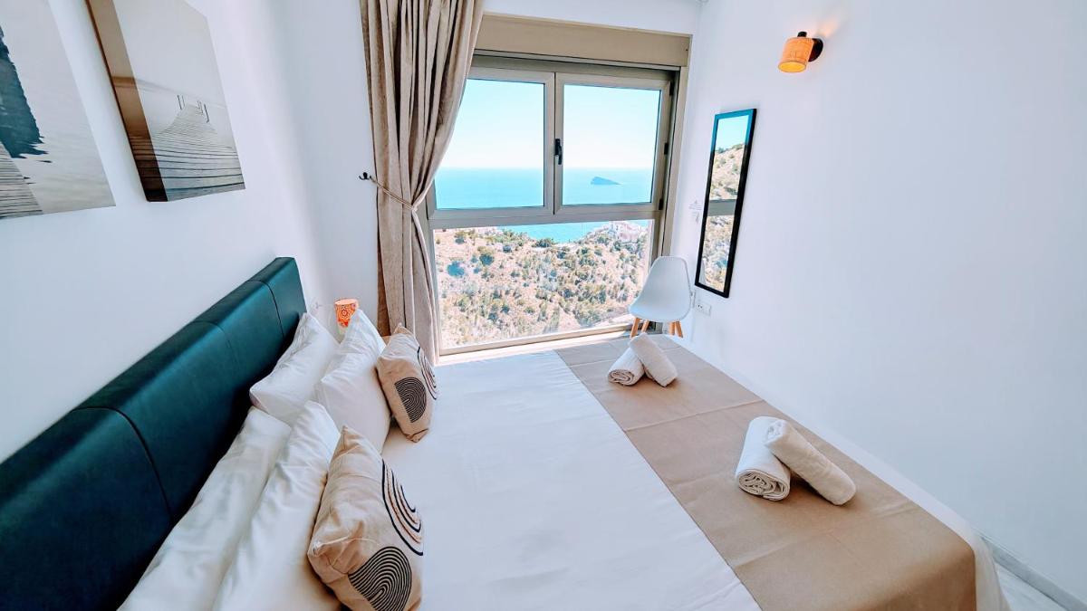 Sky High apartment on the 38th floor - Sea views - Hizvo