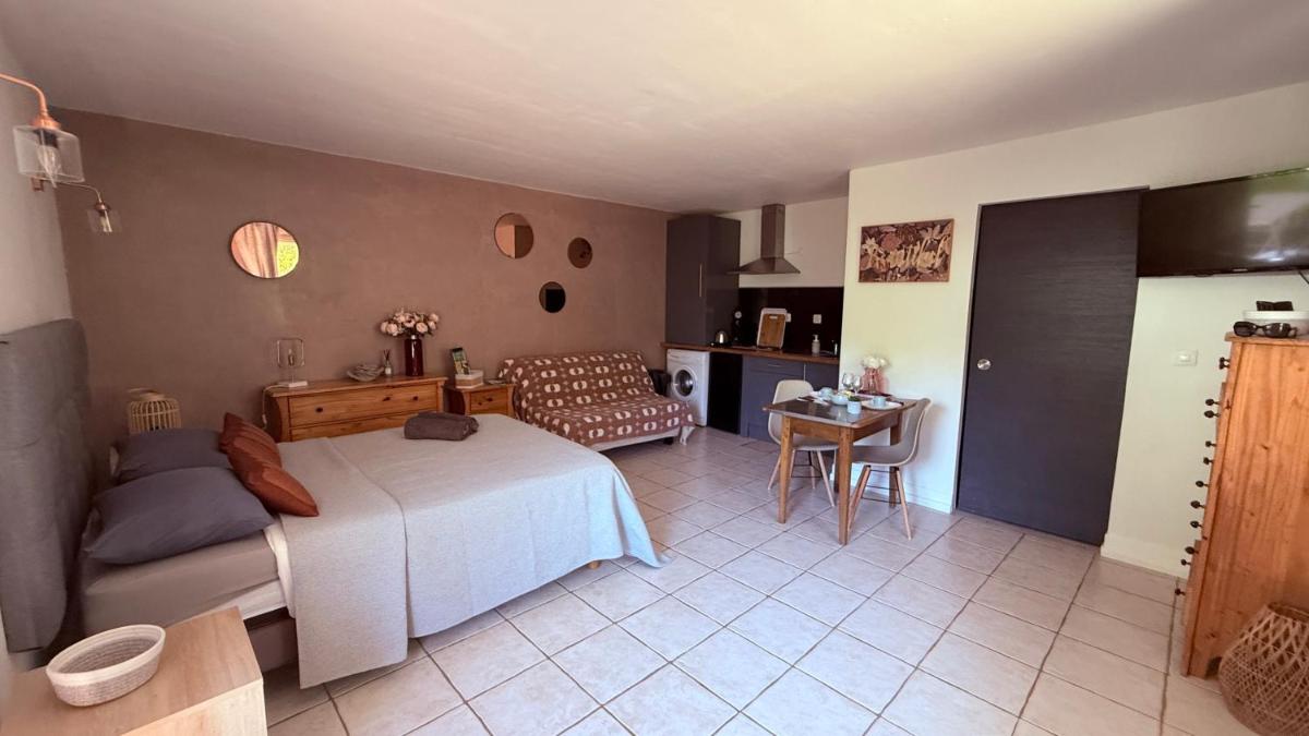 CASAMACCE Studio climatisé avec terrasse, small comfortable apartment free parking, air-conditioned & Wifi - Housity