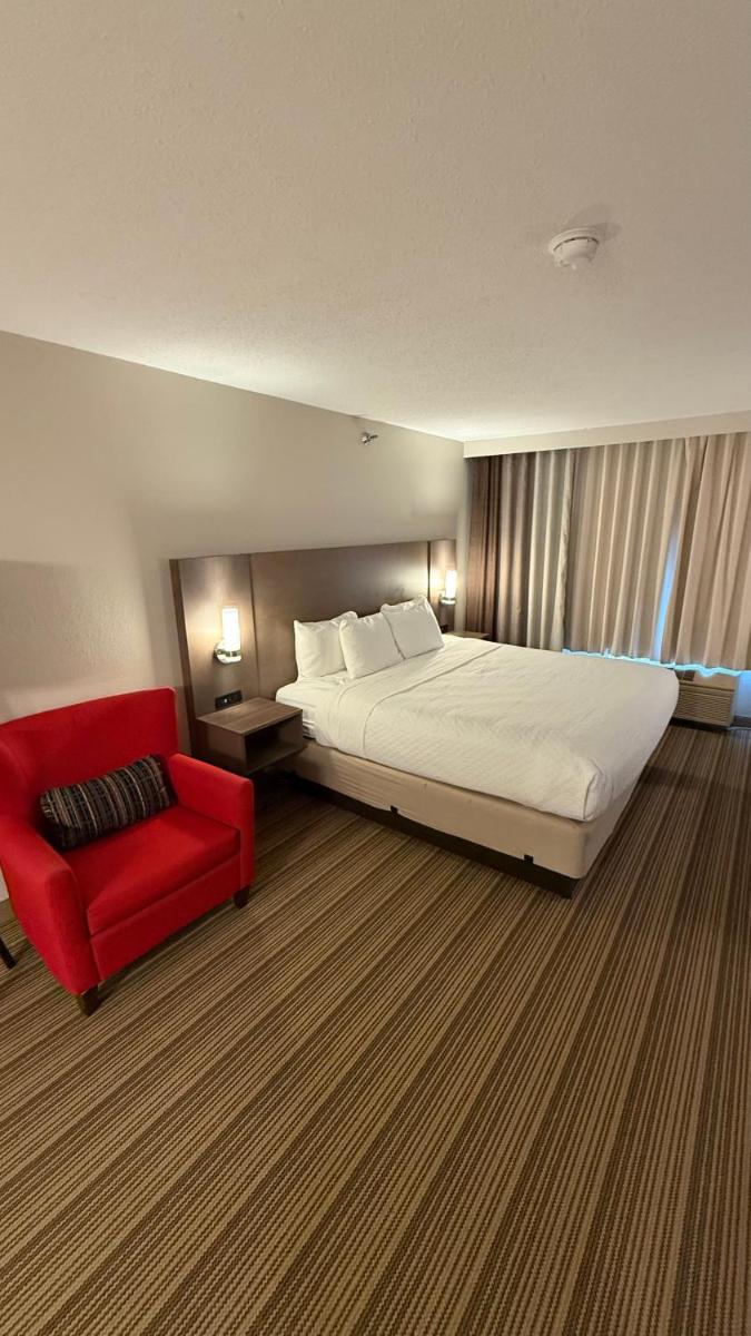 Country Inn & Suites by Radisson, Mason City, IA - Housity