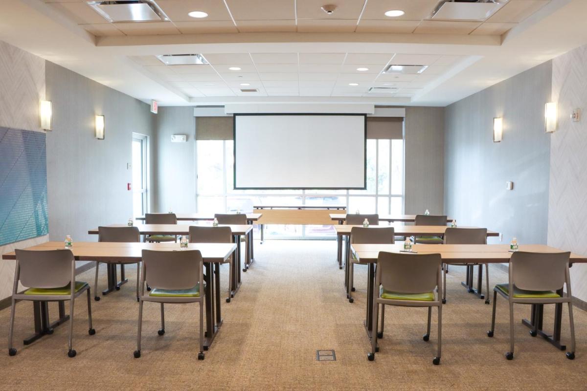 SpringHill Suites by Marriott Somerset Franklin Township - Housity