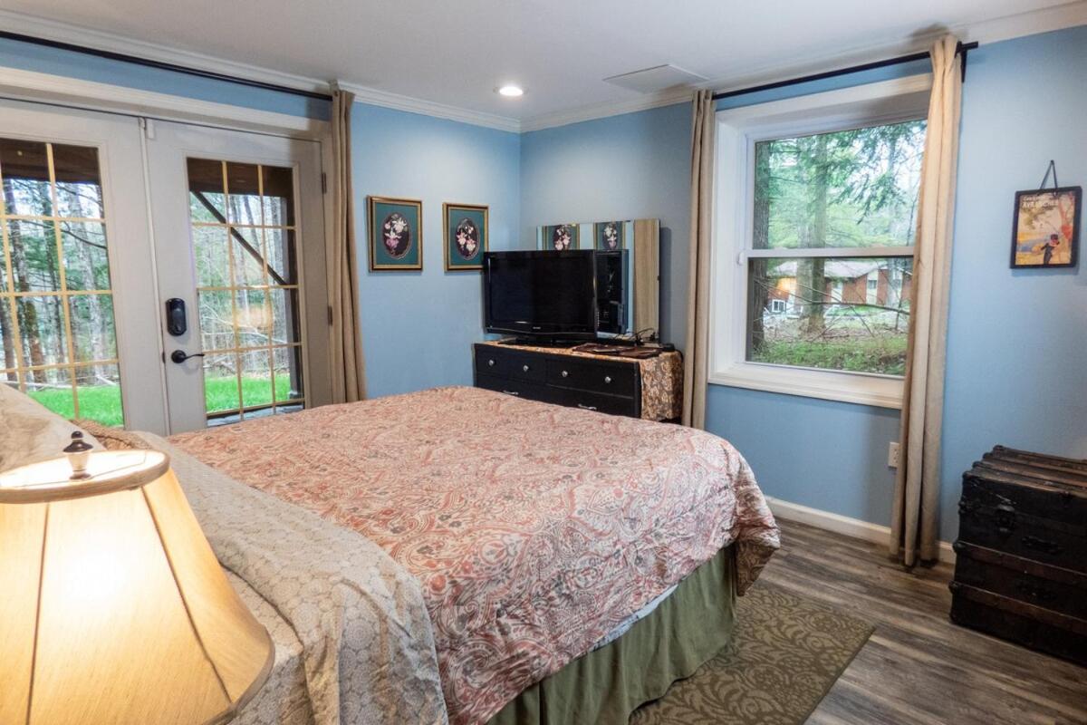 Spacious Catskills Home with Covered Hot Tub - Housity