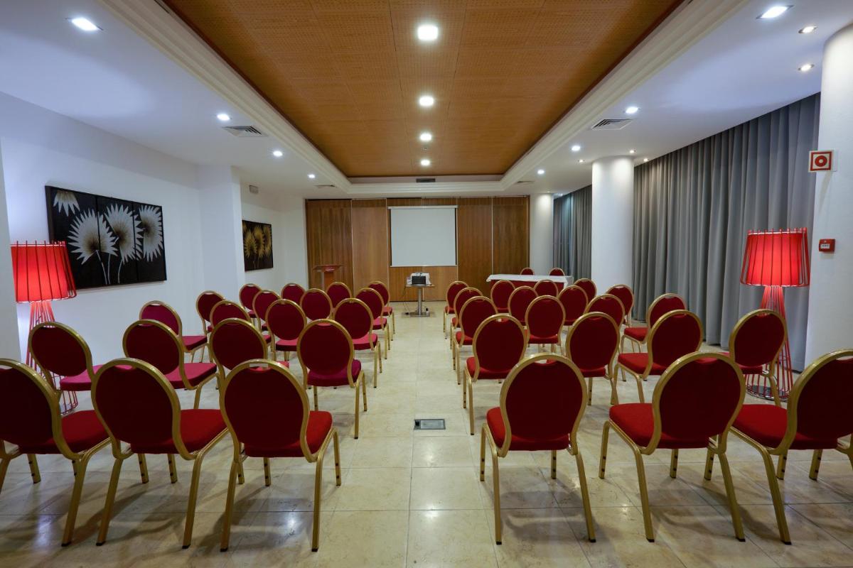 A área empresarial e/ ou a sala de conferências de Grand Muthu Forte do Vale
