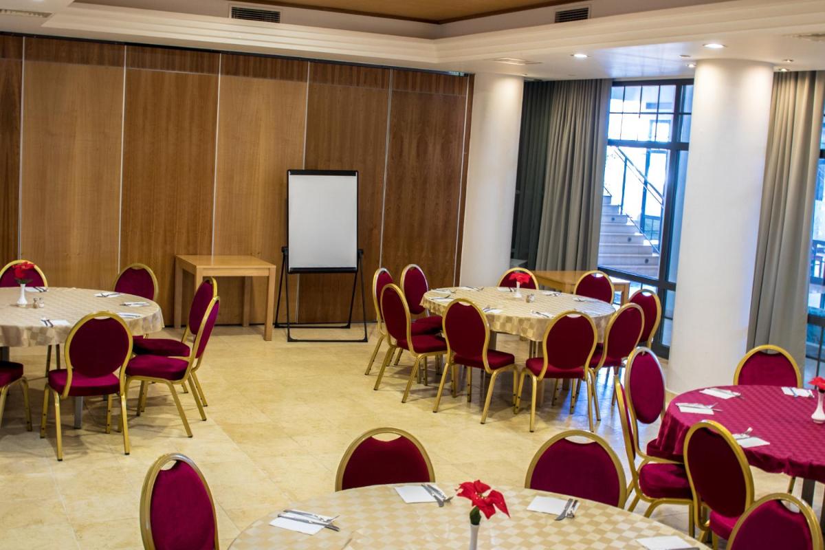 A área empresarial e/ ou a sala de conferências de Grand Muthu Forte do Vale