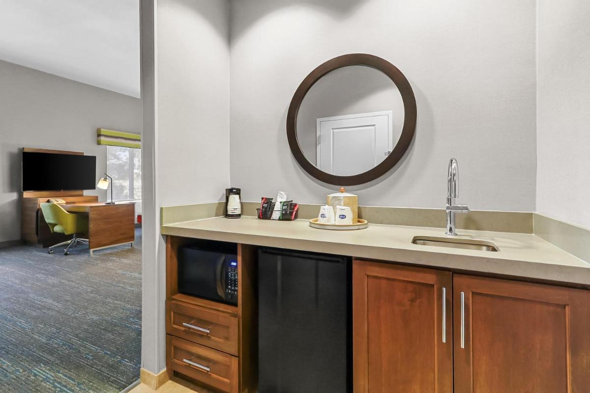 Hampton Inn & Suites El Paso West - Housity