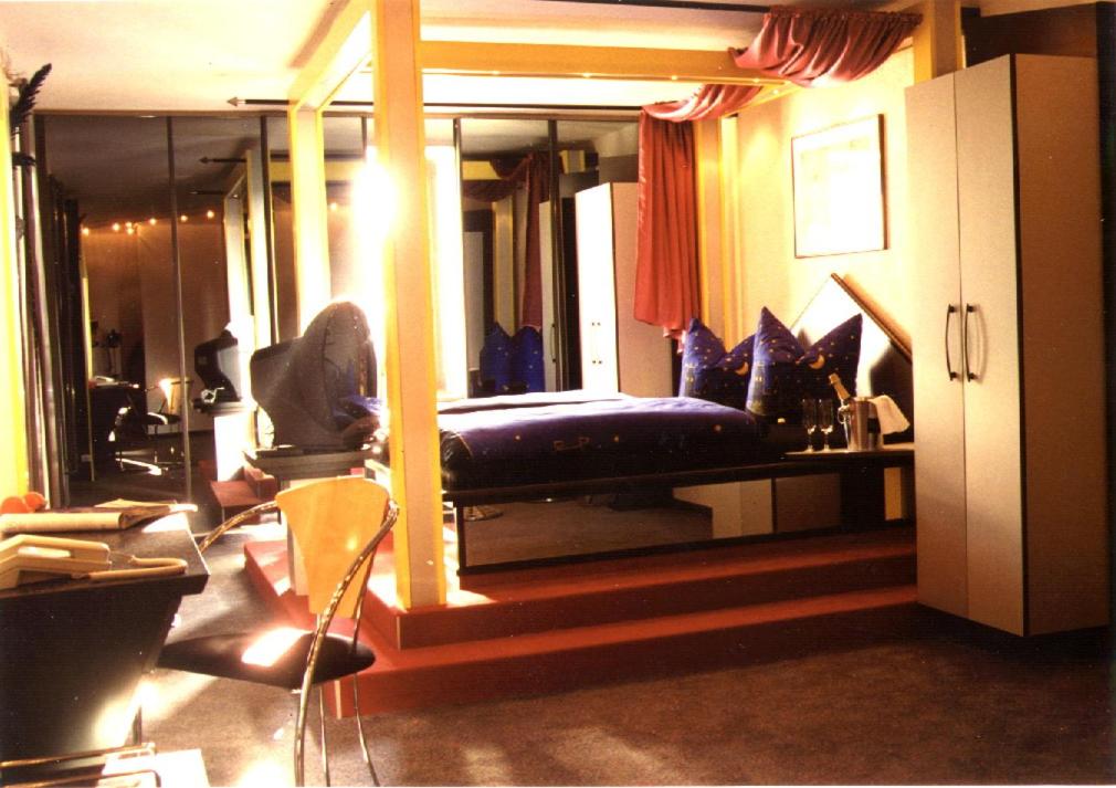 City-Hotel - Housity