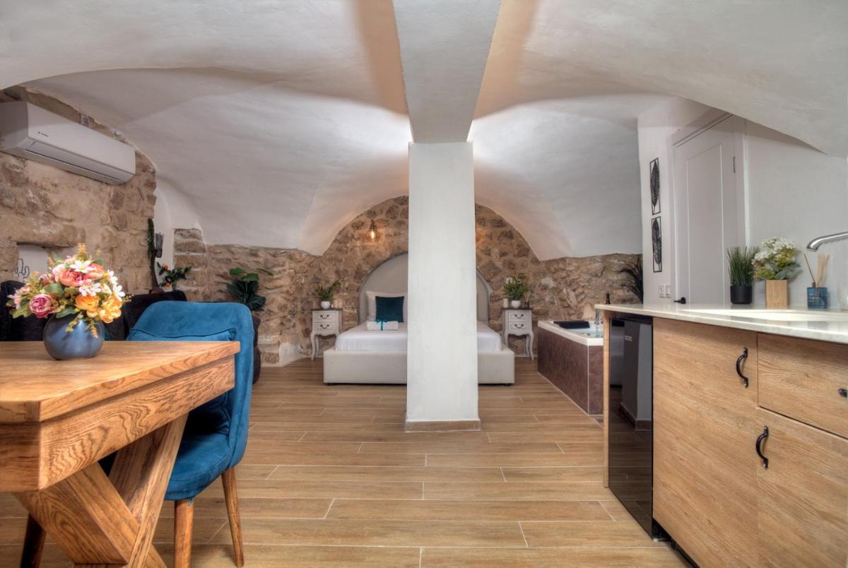 אבני החושן - סוויטות יוקרה בצפת העתיקה - Avnei Hachoshen - Luxury Suites in the Old City - Housity