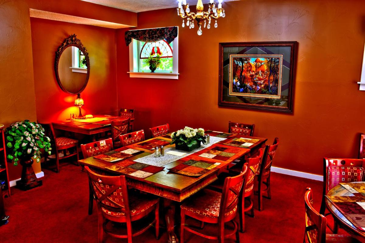 Bard\'s Inn - Housity
