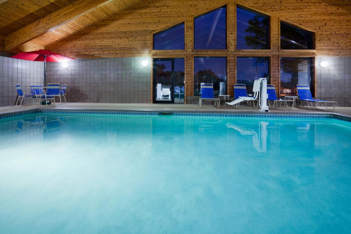 AmericInn by Wyndham Red Wing - Housity