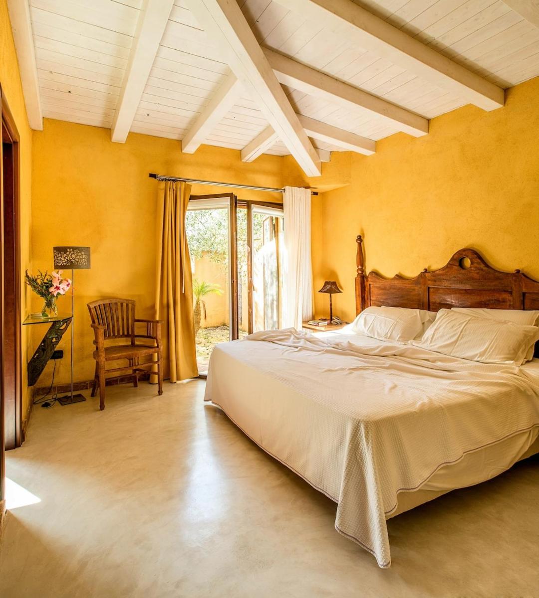 Villa with Saltwater Pool and Large Garden in Selinunte - Housity