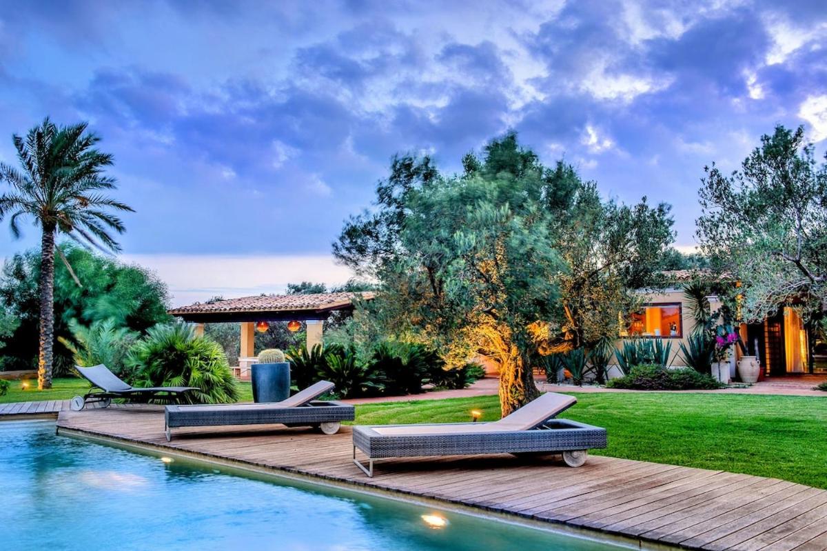 Villa with Saltwater Pool and Large Garden in Selinunte - Housity