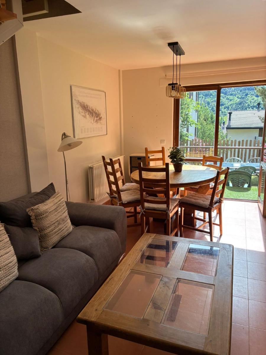 Dúplex con jardín en Pirineos, totalmente equipado - Housity