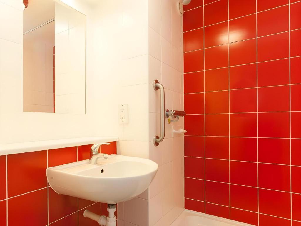 Travelodge Kingston upon Thames Central - Housity