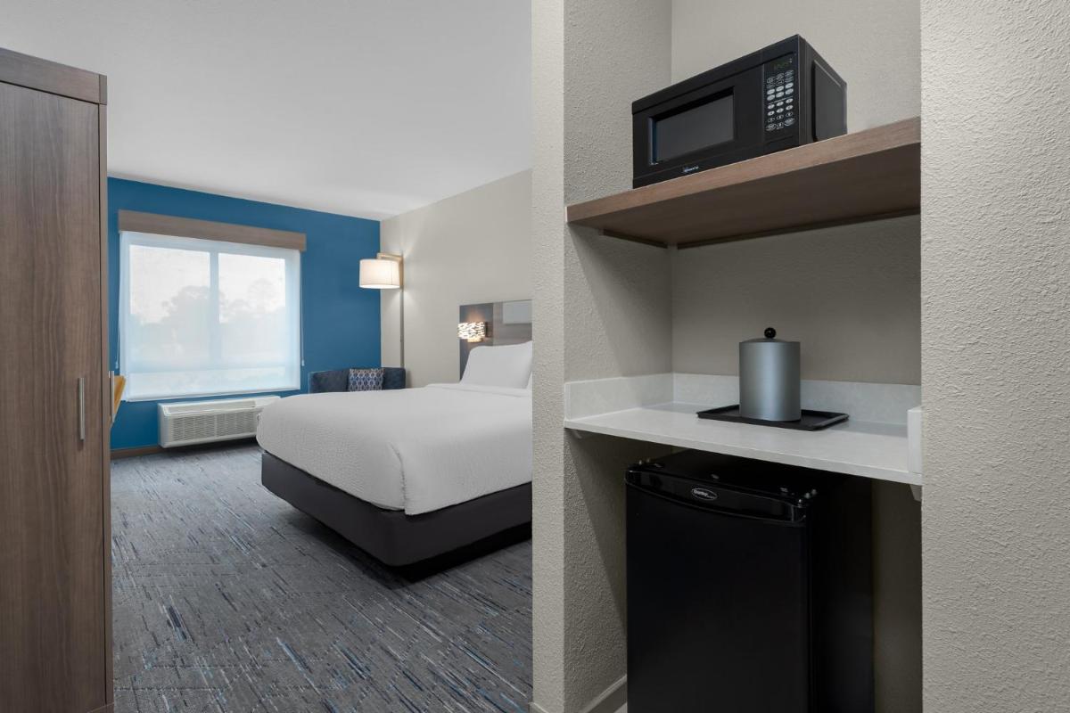 Holiday Inn Express & Suites Alexandria by IHG - Housity