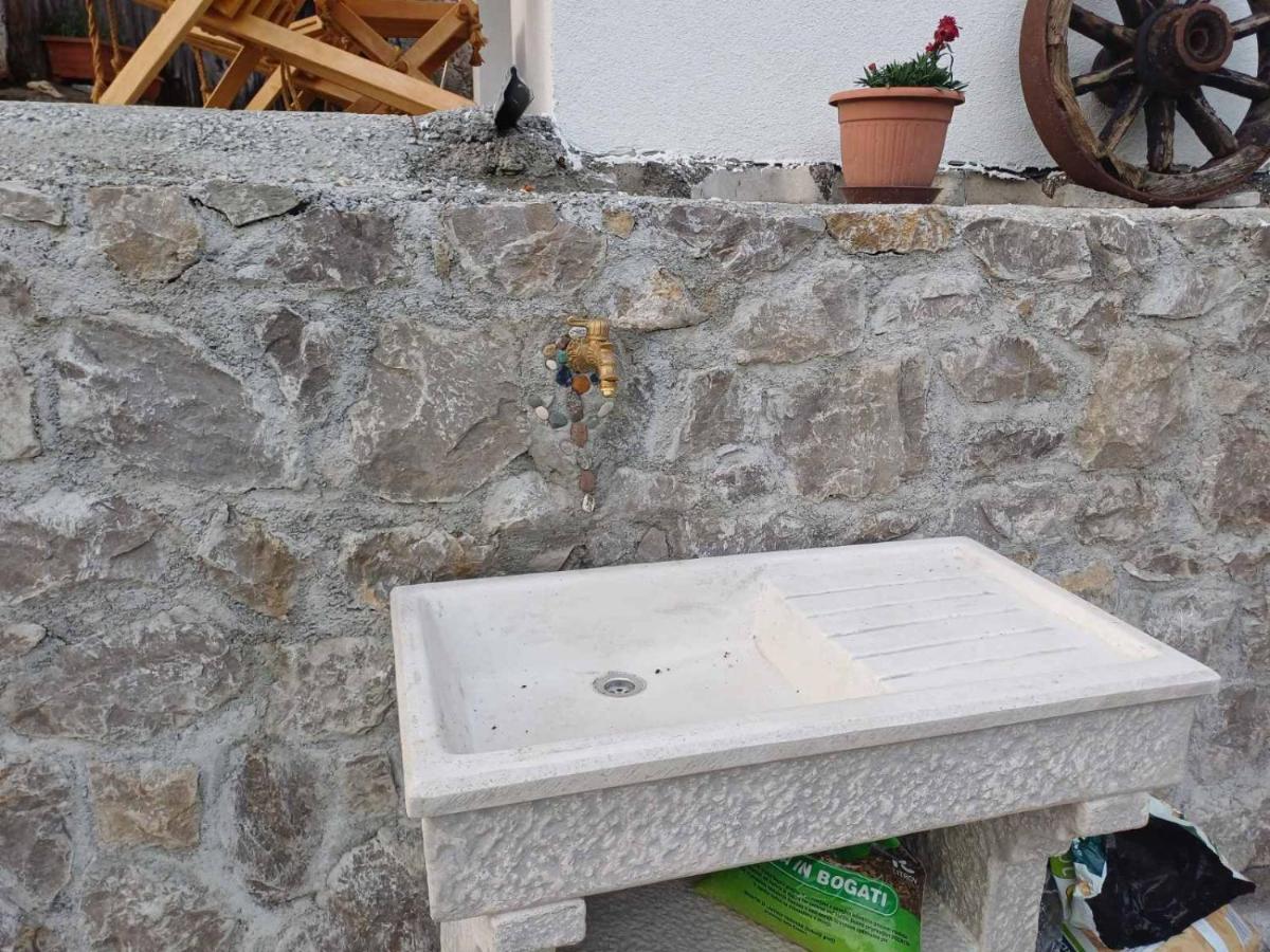 Apartmaji Karbic - Housity