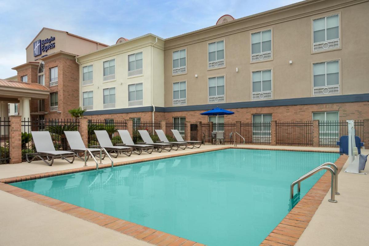 Holiday Inn Express & Suites Alexandria by IHG - Housity