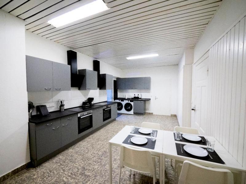 Monteurwohnung-in-Guelzow-fuer-bis-zu-7-Personen-mit-WLAN-Parkplatz-Gemeinschaftskueche-GWHE1301 - Housity