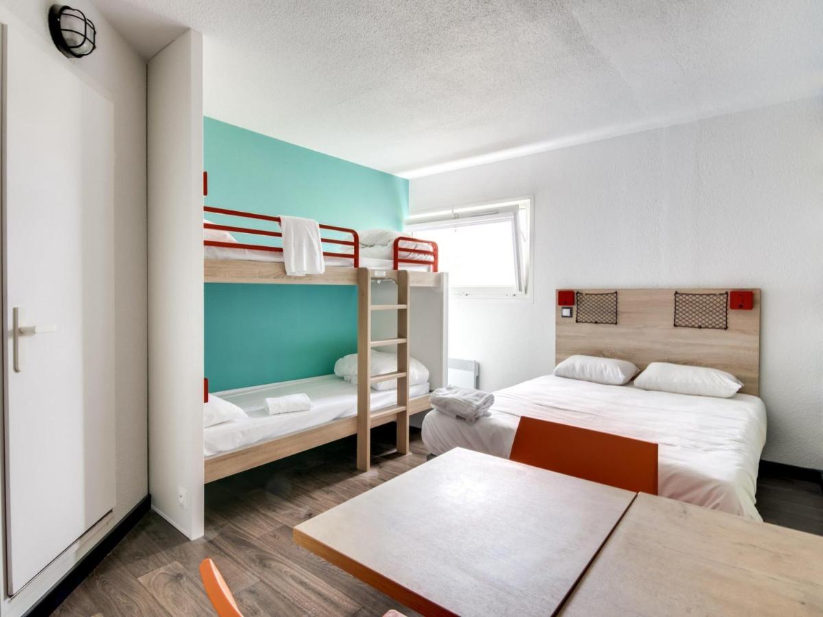 HotelF1 Bourges Le Subdray - Housity
