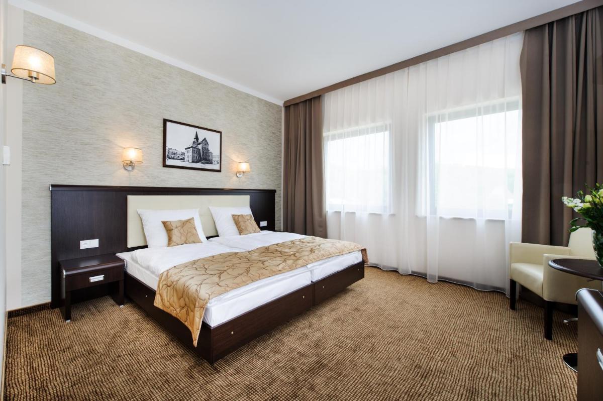 Hotel Trzebnica - Housity