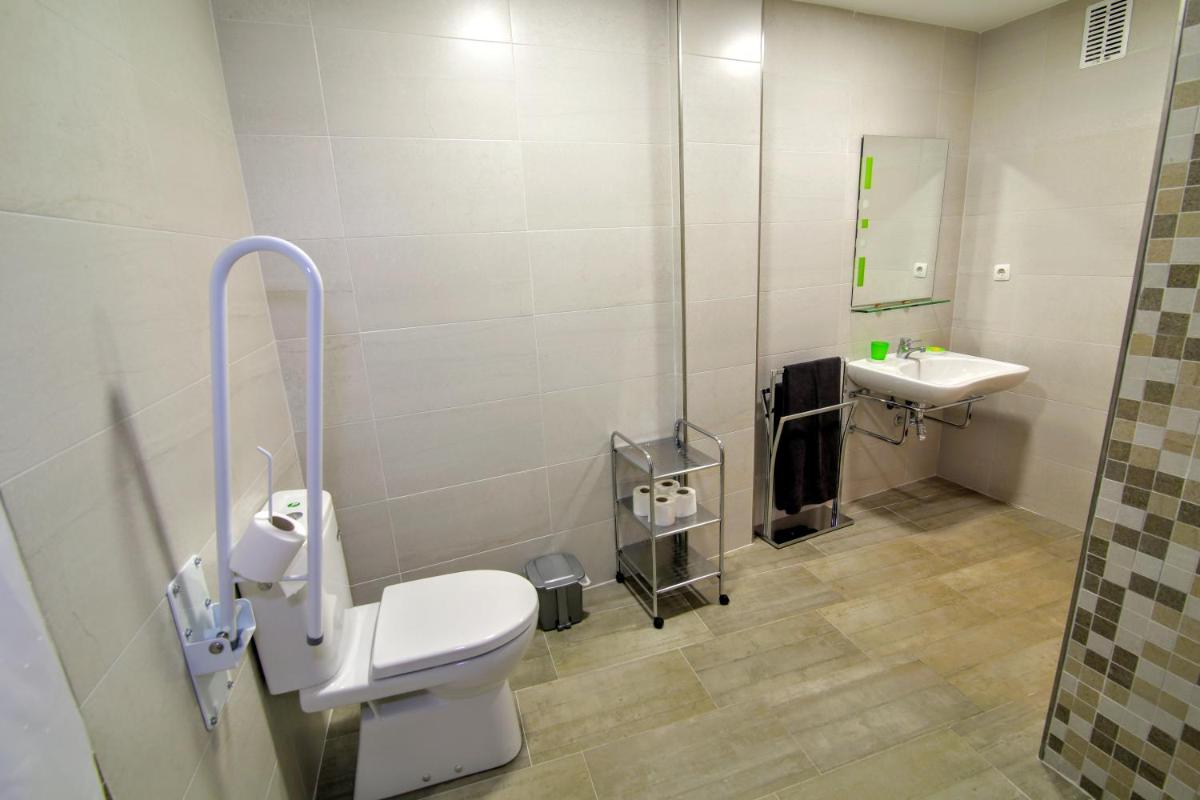 Apartamentos Turísticos La Fonda - Housity