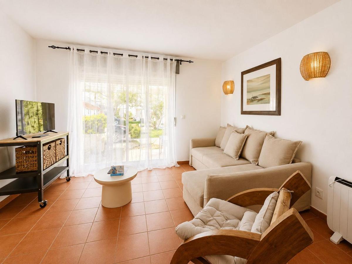 Uma televisão e/ou sistema de entretenimento em Duna Parque Beach Club - Duna Parque Group