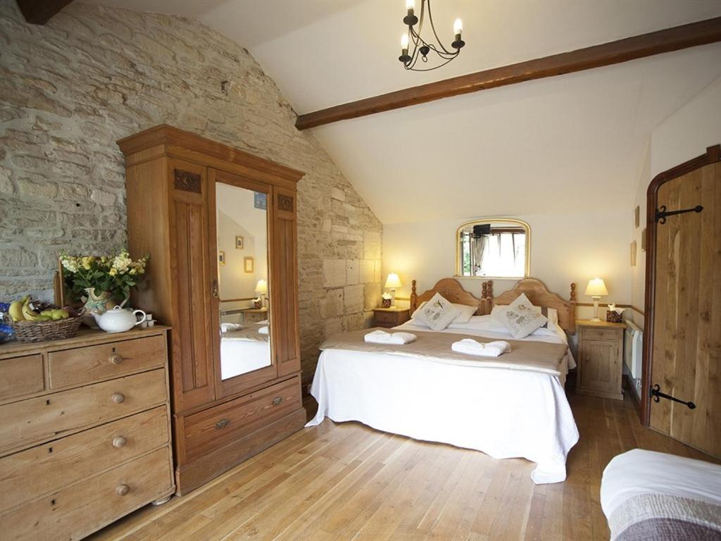Beeches Farmhouse Country Cottages & Rooms - Housity