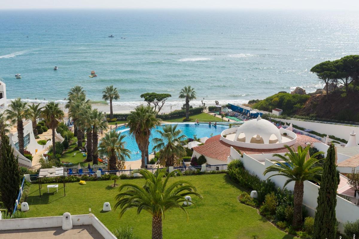 A piscina em ou perto de Grand Muthu Oura View Beach Club