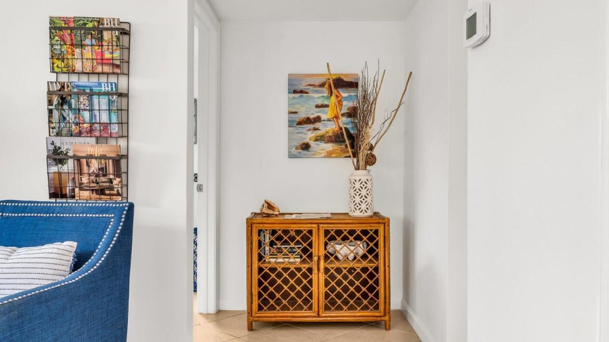 ON The Beach Juno! Modern Lux Seaside! - Housity