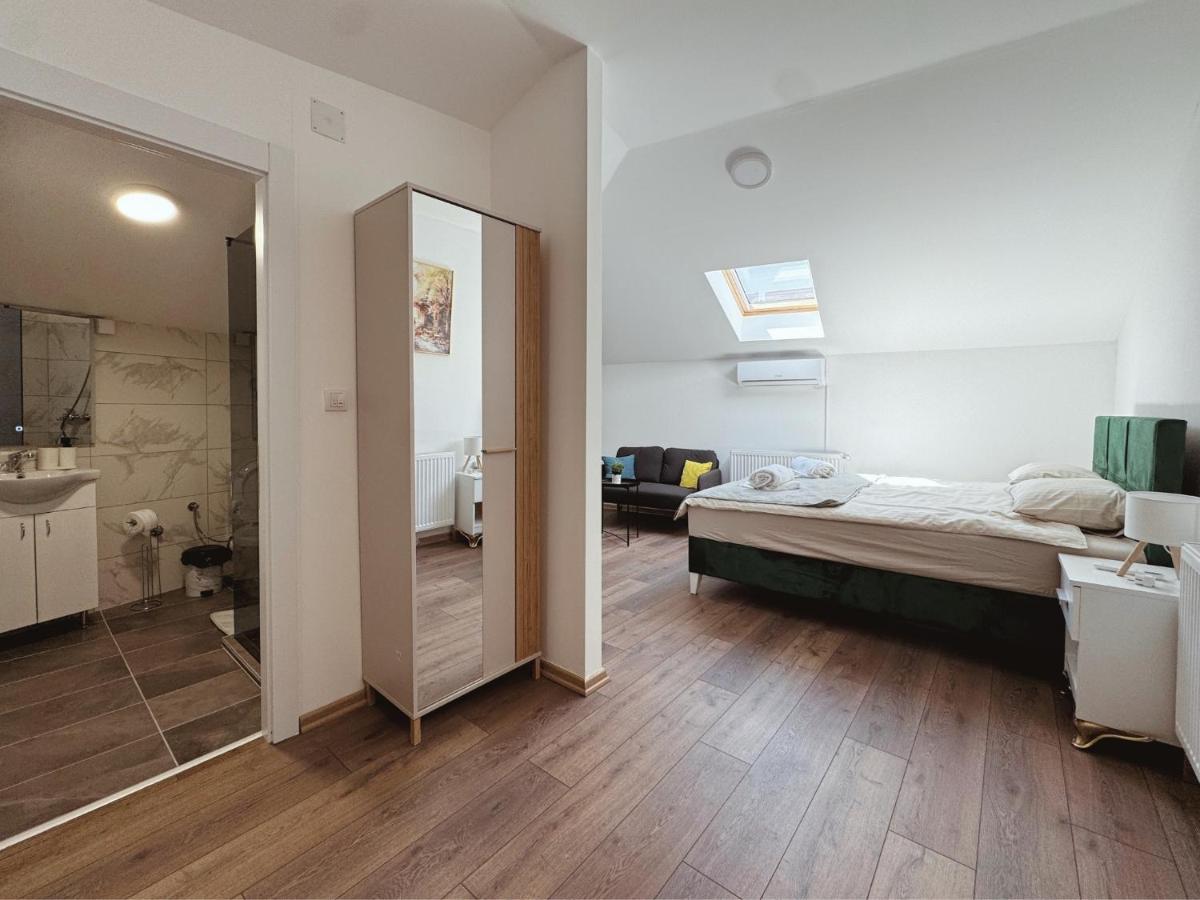 Corner Plaza Apartments Kragujevac - Housity