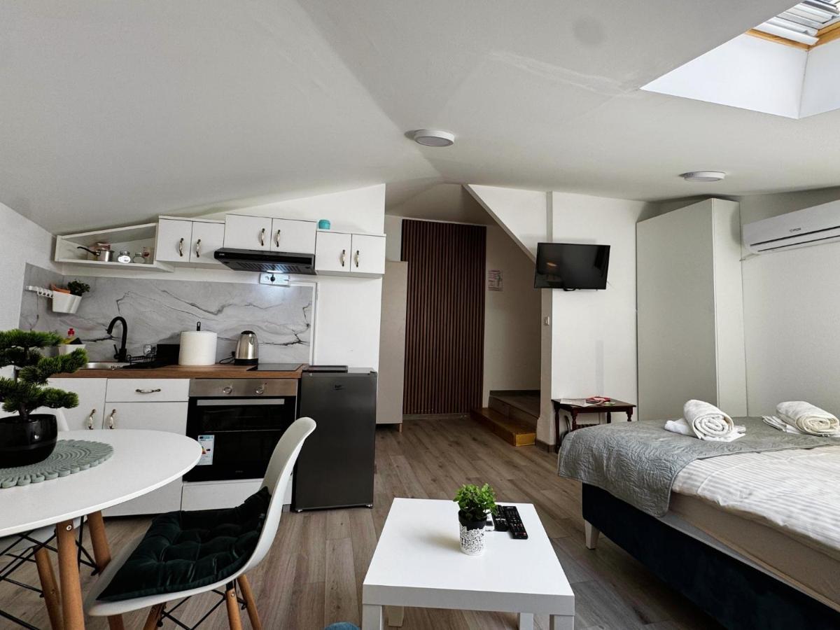 Corner Plaza Apartments Kragujevac - Housity