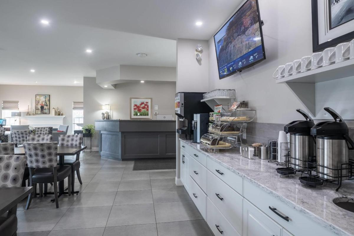Amsterdam Inn & Suites Moncton - Housity