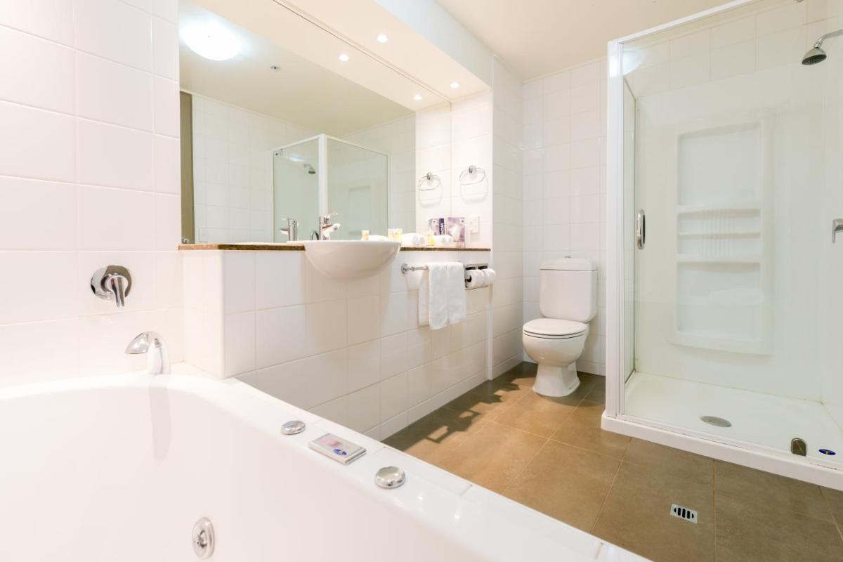 Copthorne Hotel & Resort Lakefront Queenstown - Housity