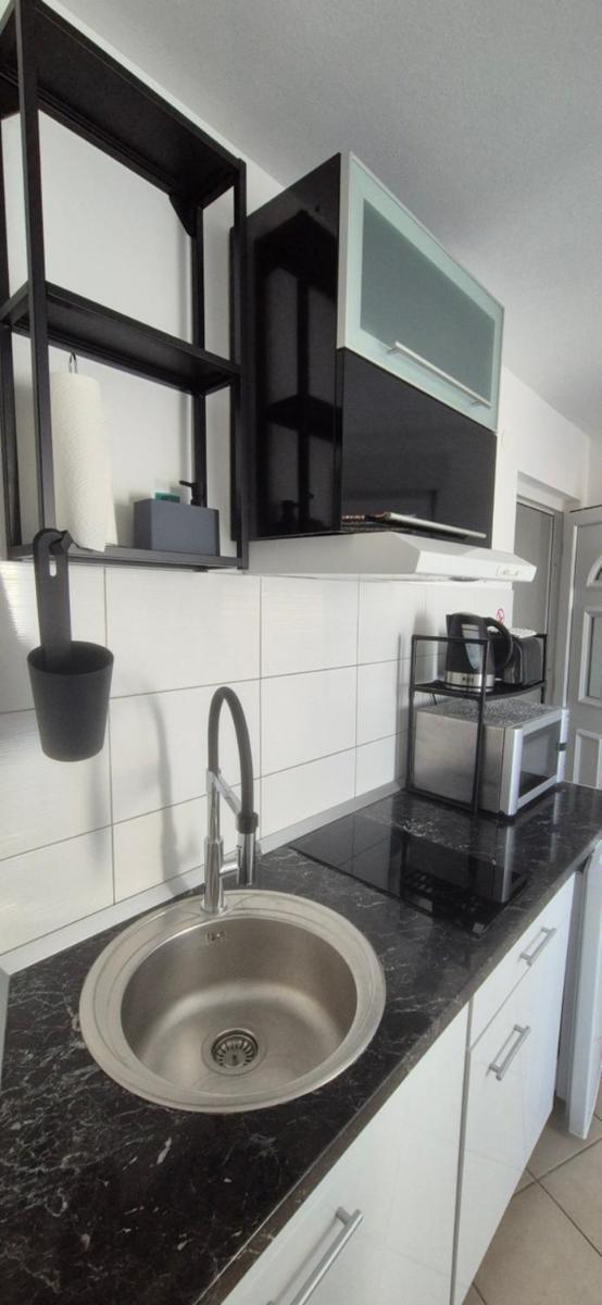 Apartments Valentina Tisno - Housity