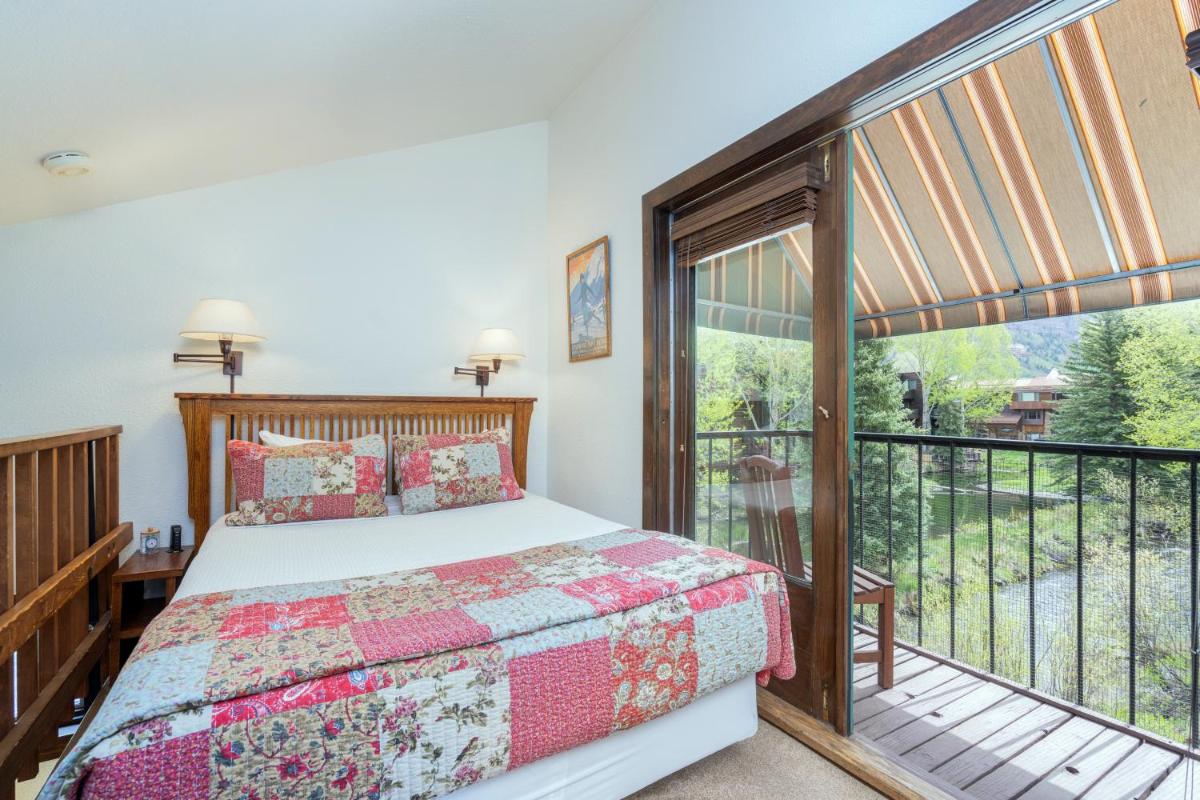 Manitou Lodge 5 Hotel Room - Housity