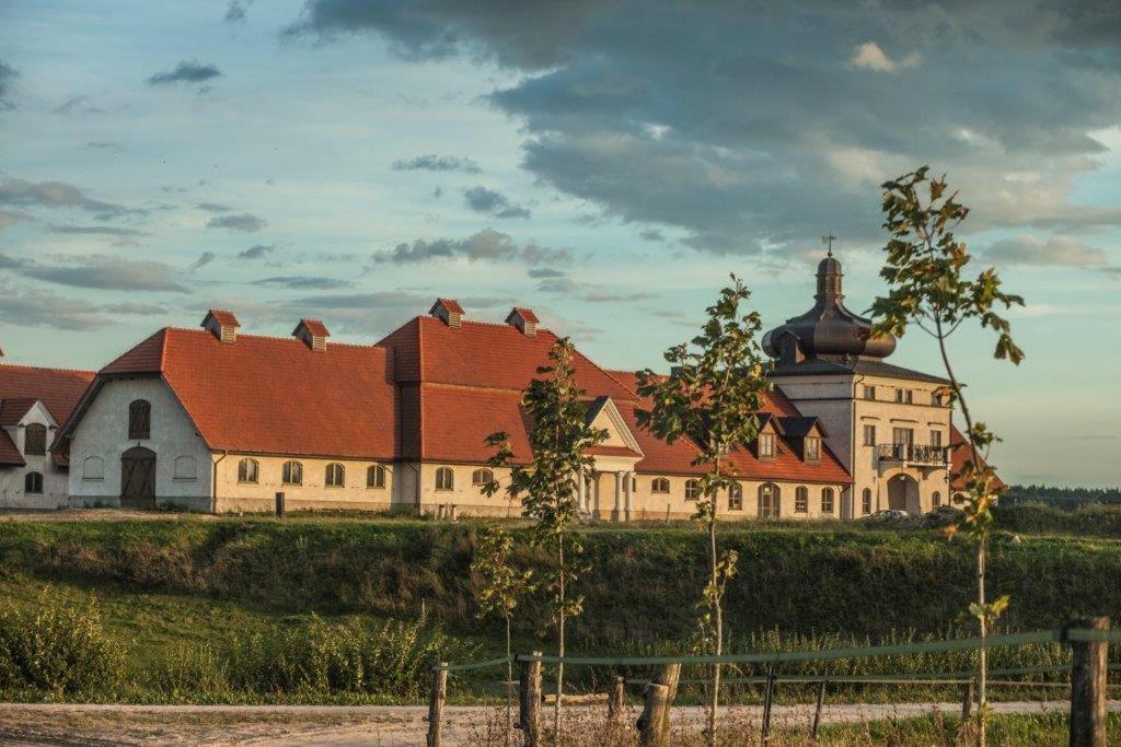 Stadnina Koni Nad Wigrami - Housity