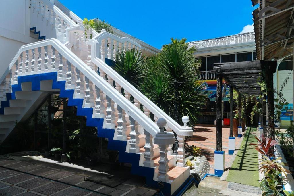 RedDoorz Plus @ Castle Chateau Iloilo - Housity
