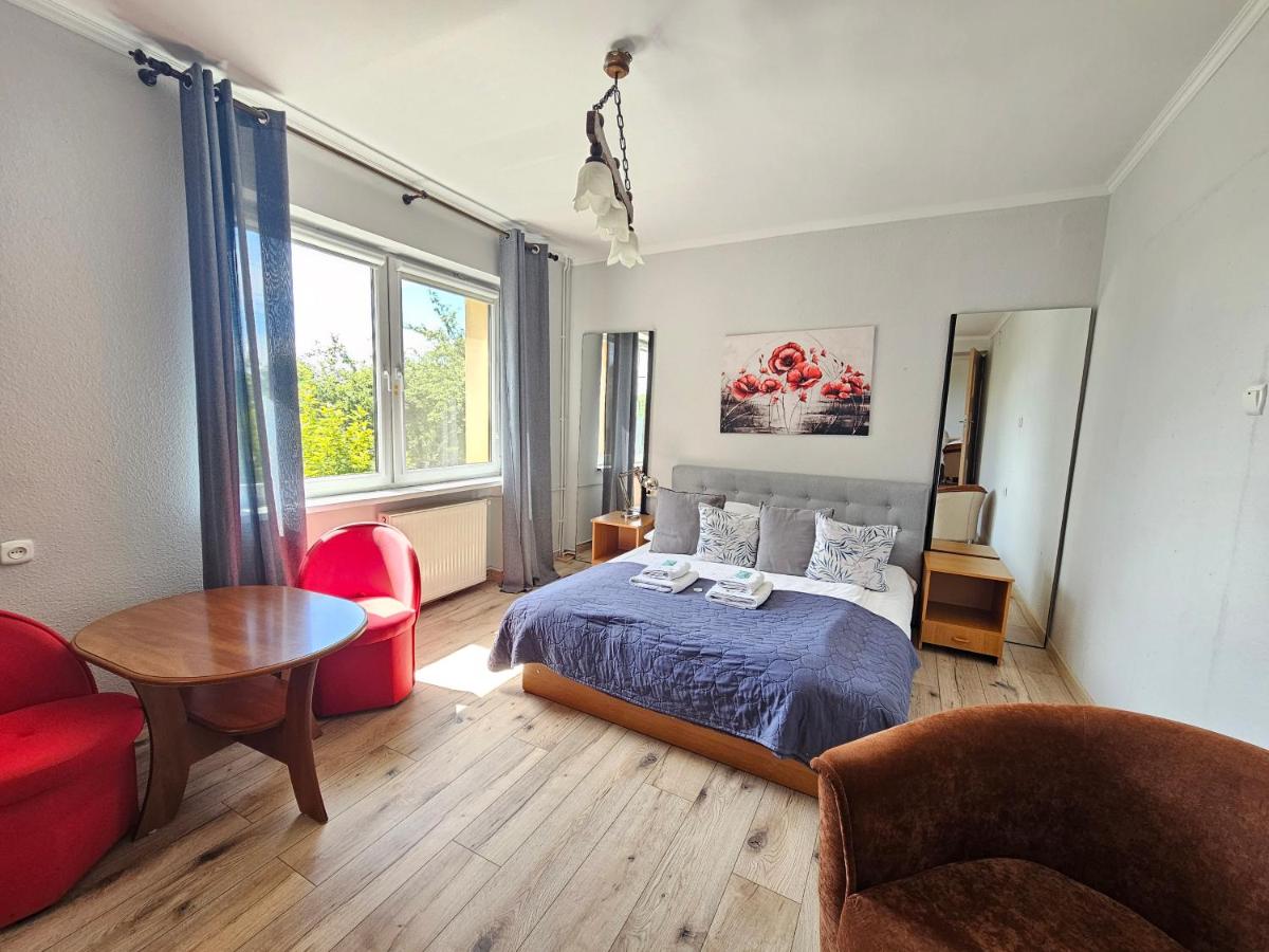 Pokoje gościnne Marta - pokoje, apartamenty, domki - Housity