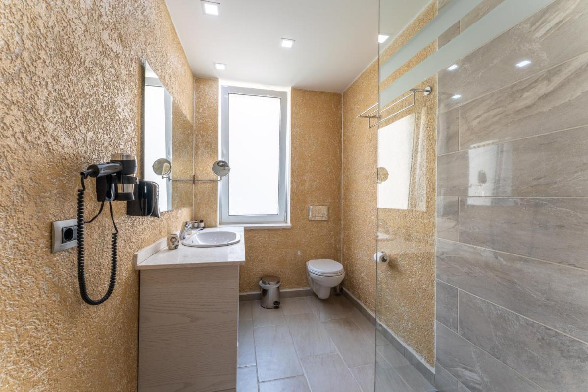 3B Suites Boutique Hotel - Housity