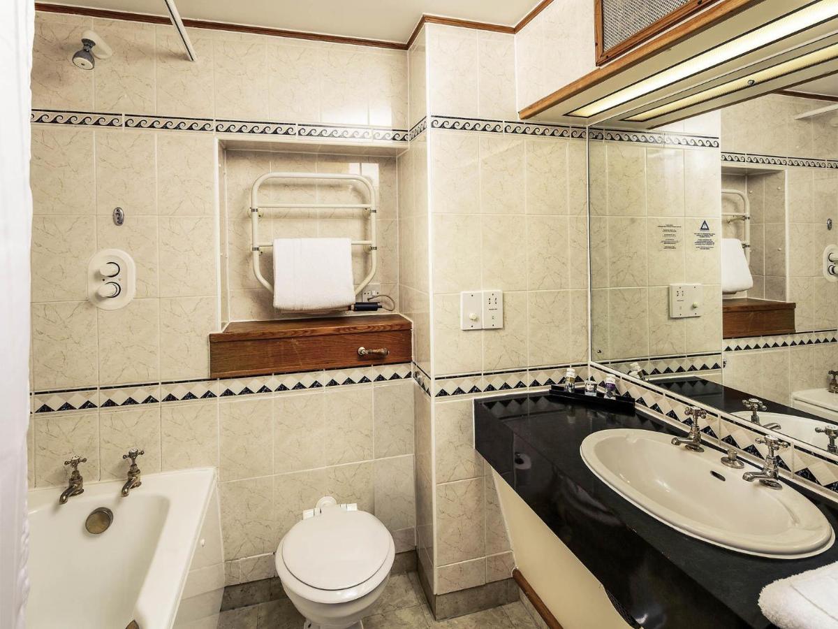 Mercure York Fairfield Manor Hotel - Hizvo