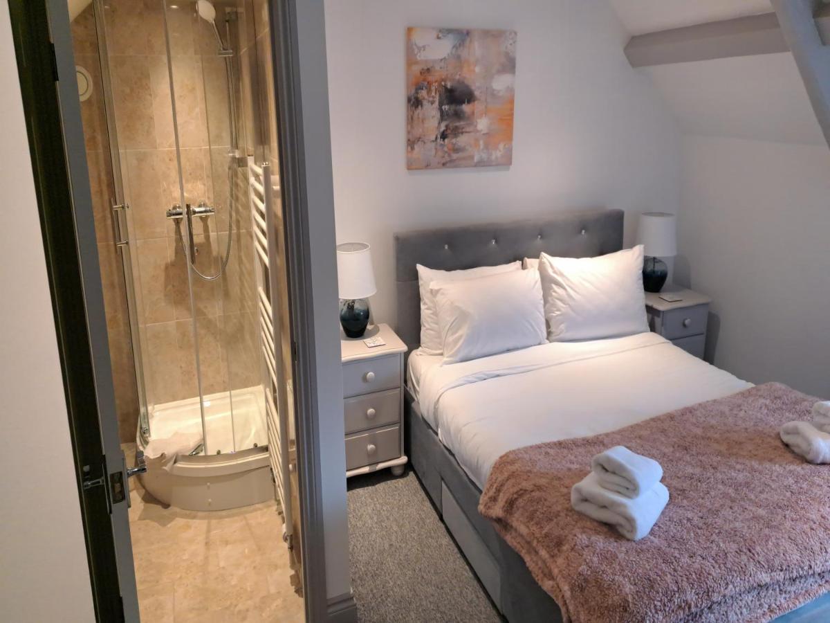 Swan House Tea Room and Bed & Breakfast - Housity
