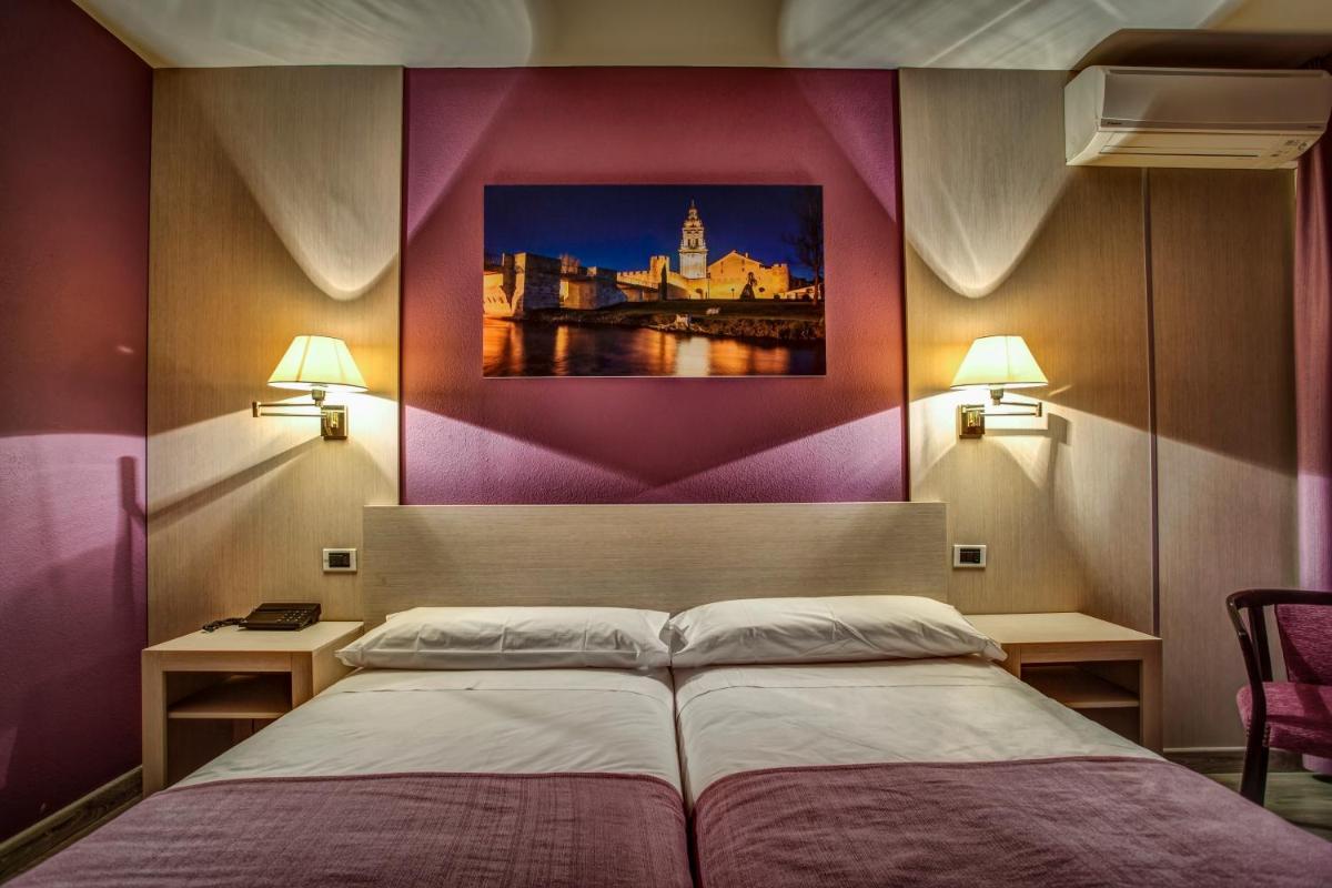 Cama o camas de una habitación en Hotel Spa Rio Ucero