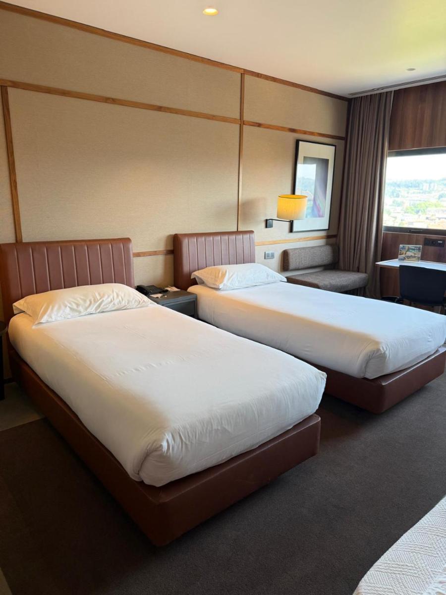 Uma cama ou camas num quarto em Hotel de Guimaraes Business & SPA
