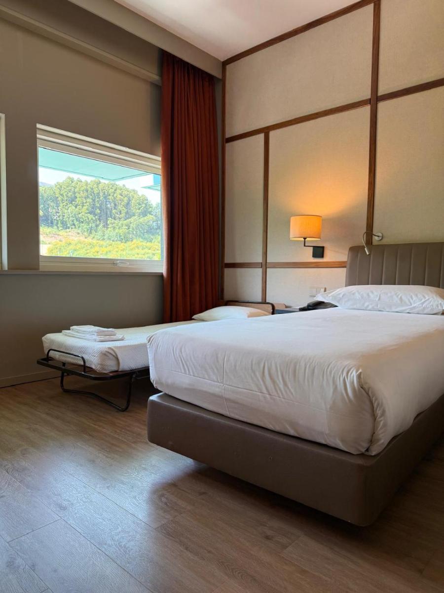 Uma cama ou camas num quarto em Hotel de Guimaraes Business & SPA