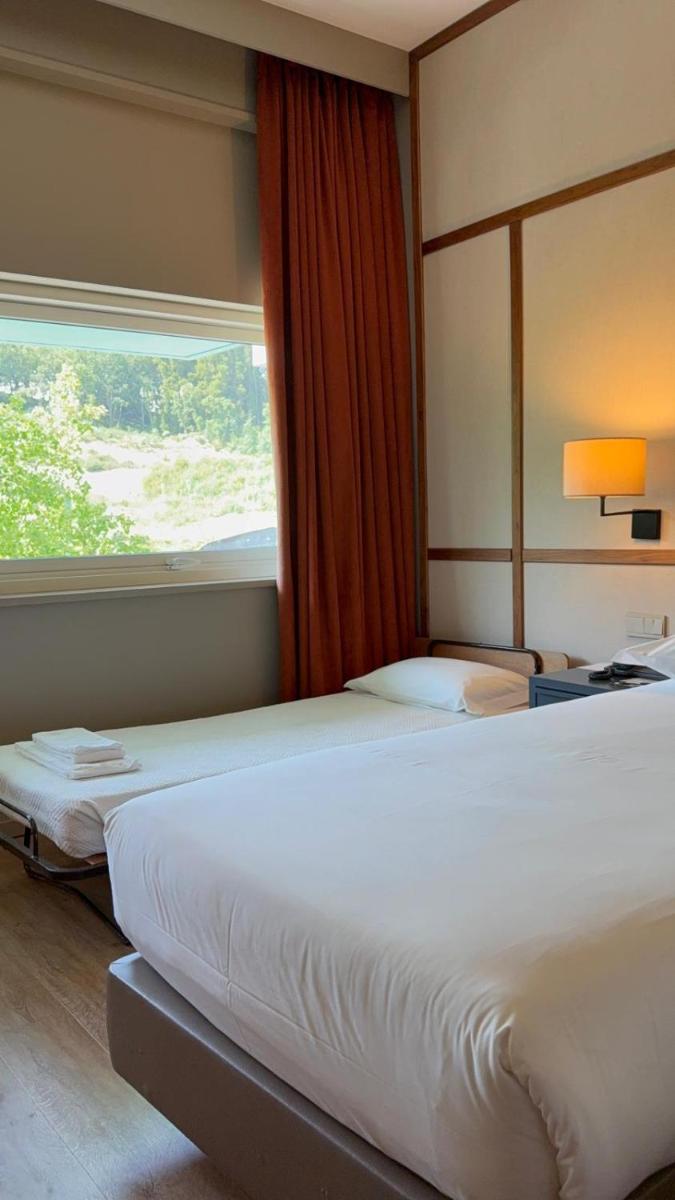 Uma cama ou camas num quarto em Hotel de Guimaraes Business & SPA
