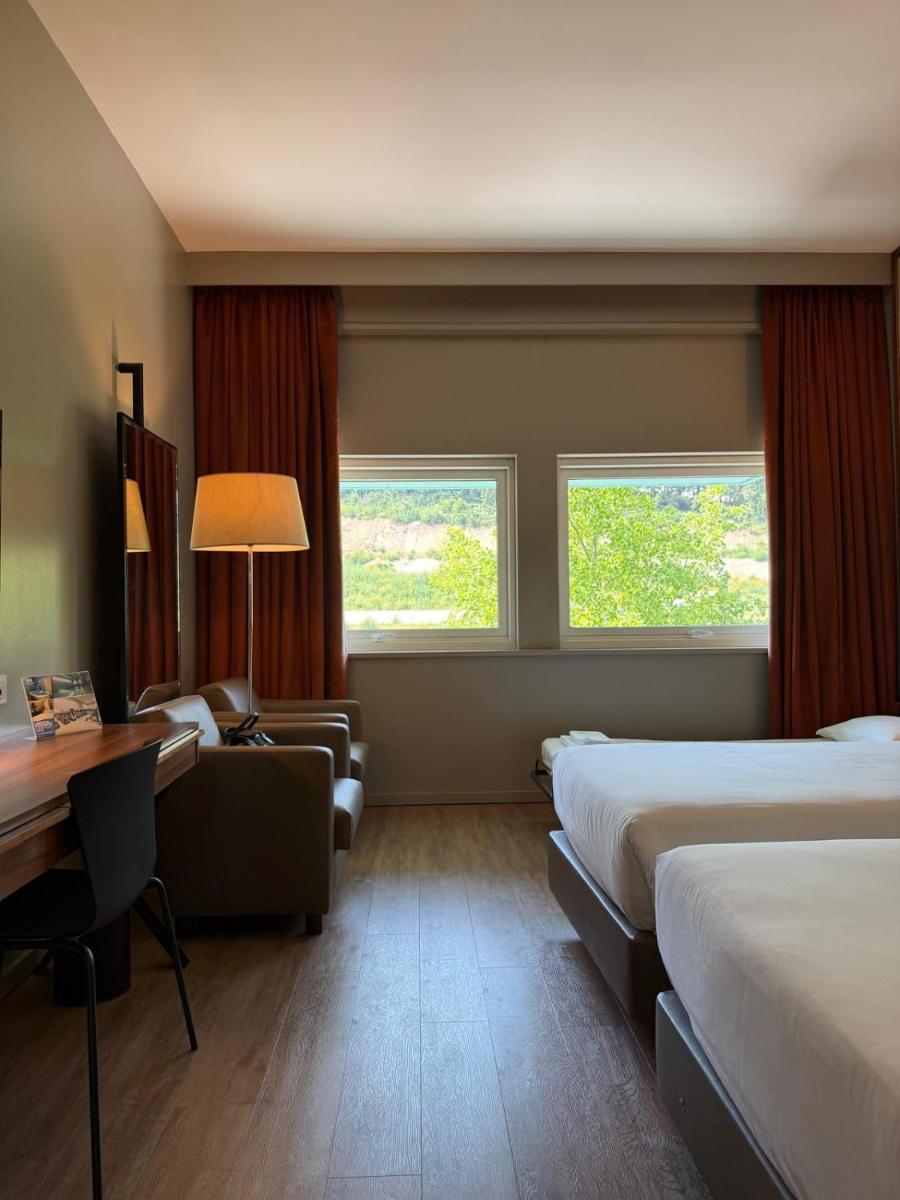 Uma cama ou camas num quarto em Hotel de Guimaraes Business & SPA