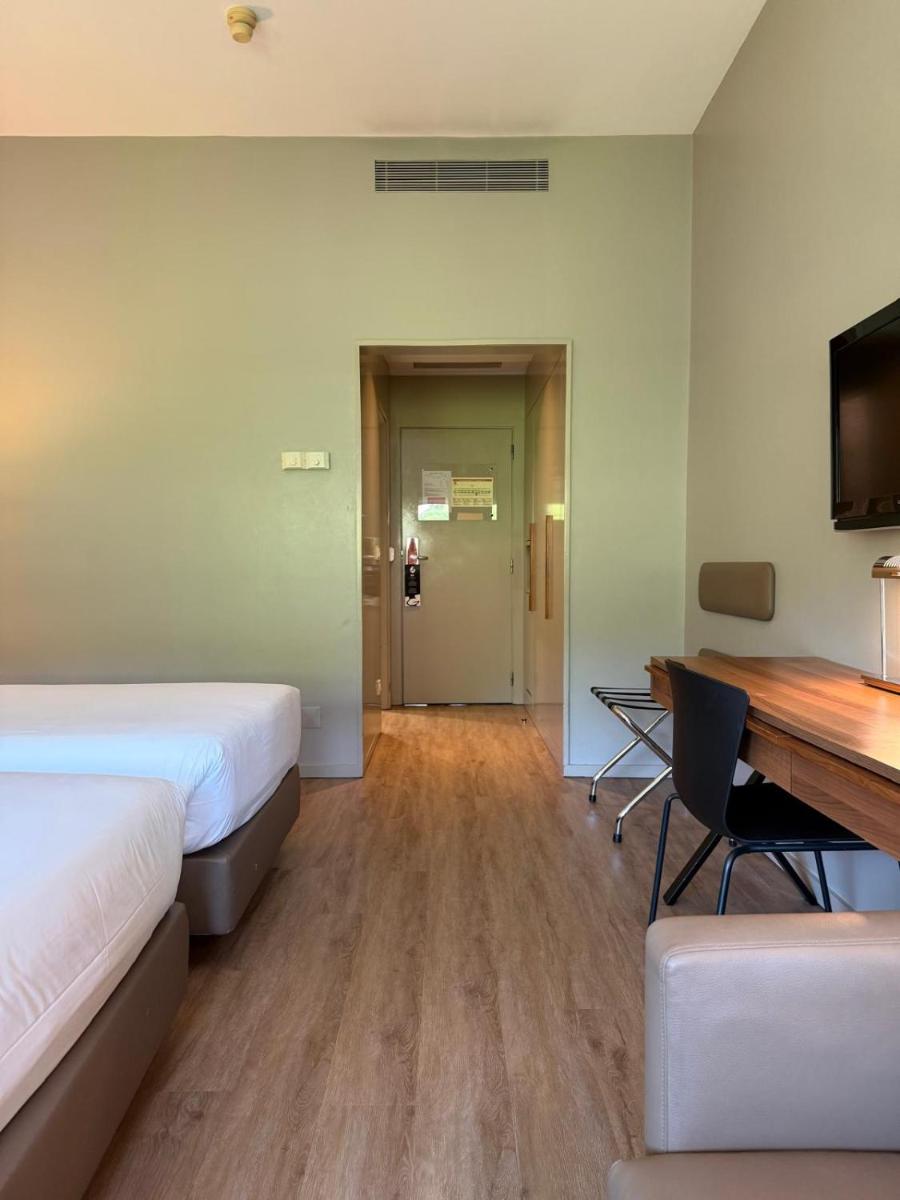 Uma cama ou camas num quarto em Hotel de Guimaraes Business & SPA