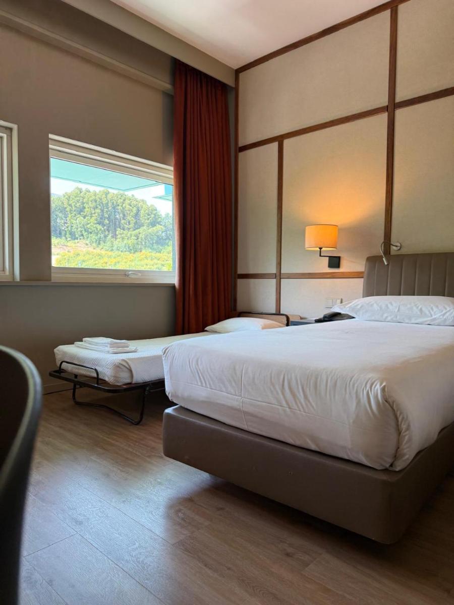 Uma cama ou camas num quarto em Hotel de Guimaraes Business & SPA